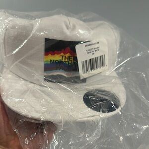 The North Face White Cap 🏳️‍⚧️